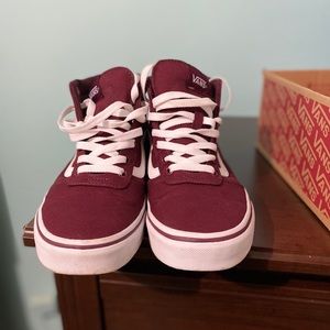 Women’s 8.5 men’s 6